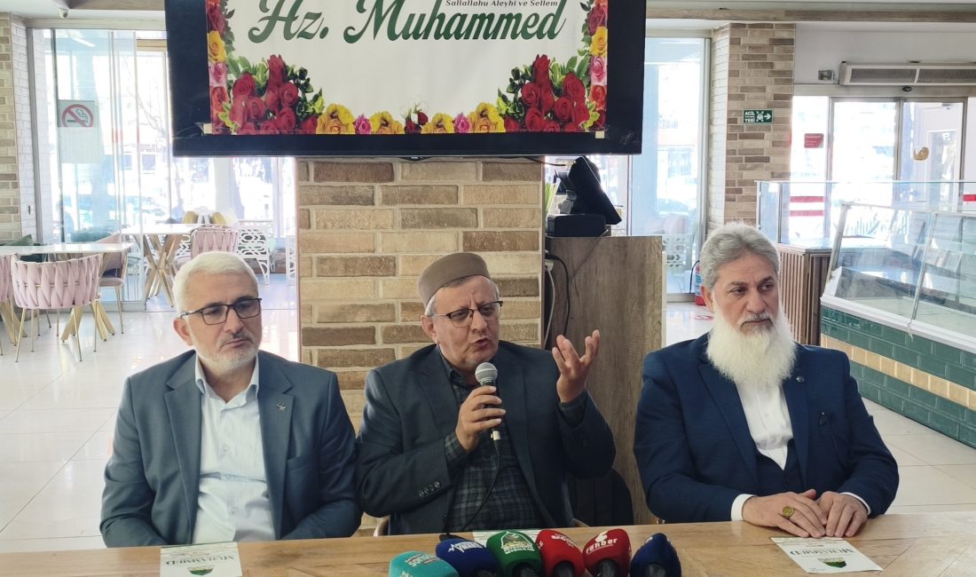 Peygamber Sevdalıları Vakfı üyeleri, Batman Öğretmenevi’nde düzenledikleri basın toplantısıyla, tüm