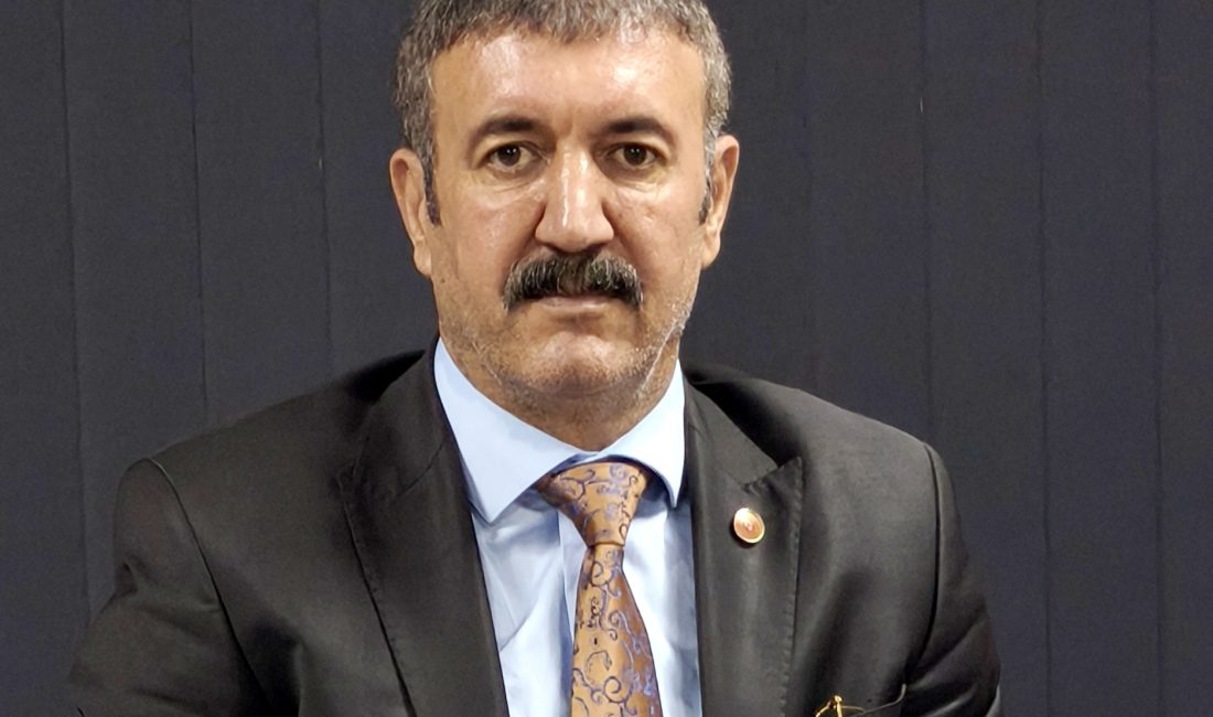Batman Yapı Müteahhitleri Birliği Başkanı Ercan EKİNCİ, yönetim kurulu üyeleriyle