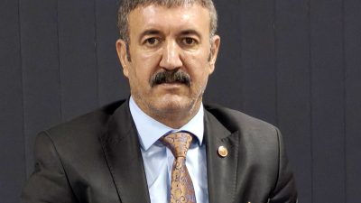 Batman Yapı Müteahhitleri Birliği Başkanı Ercan EKİNCİ, yönetim kurulu üyeleriyle
