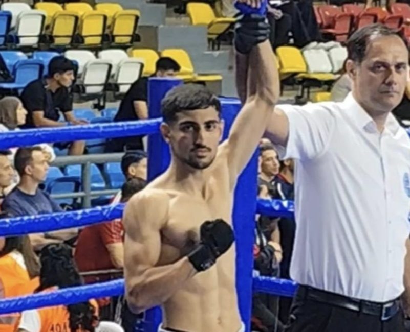 Bolu'da düzenlenen Büyükler Türkiye Kickboks Şampiyonası'nda mücadele eden Batmanlı milli