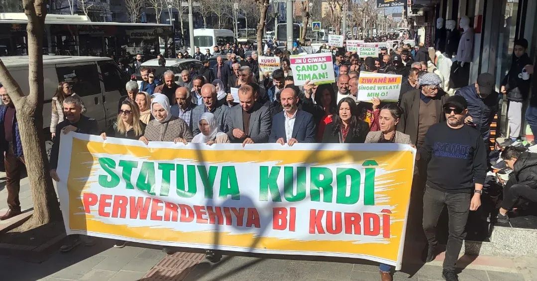 DEM Parti, Kürtçe’nin resmi statüye kavuşturulması ve anadilinde eğitim hakkının