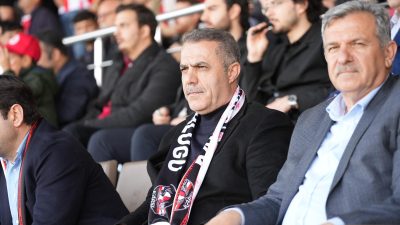 Batman Petrolspor'un Muğlaspor'u 1-0 mağlup ettiği karşılaşmayı stadyumda takip eden