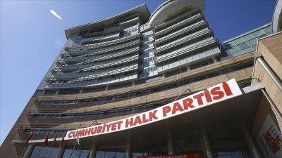 Özgür ÖZEL ile parti yönetiminin tedbiren görevden uzaklaştırılmasına karar verildi...