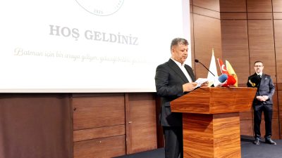 Batman Vakfı'nın Ankara'da düzenlenen tanıtım ve lansman programında konuşan İstanbul