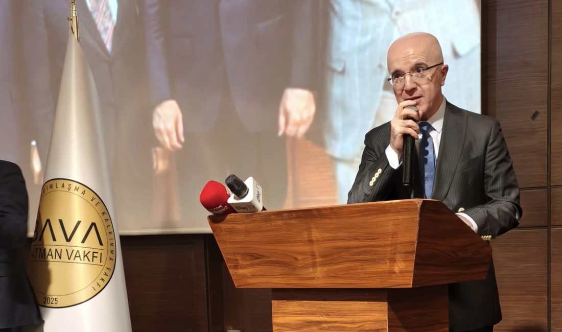 Batman Vakfı'nın tanıtım programında konuşan Cumhuriyet Savcısı EKREN, vakfın çalışmalarının